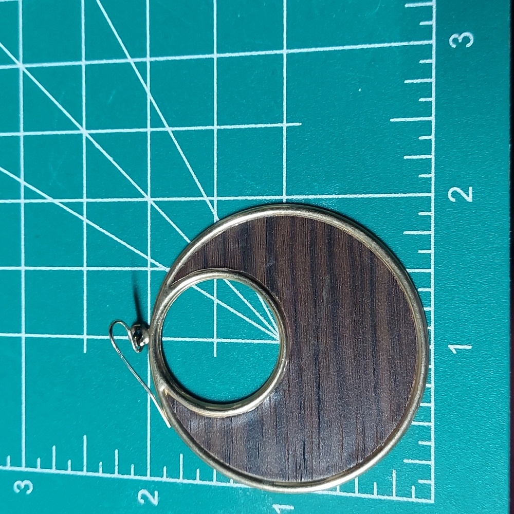 E932 Faux Woodgrain Goldtone Hoop Drop Statement Earrings - Picture 5 of 6